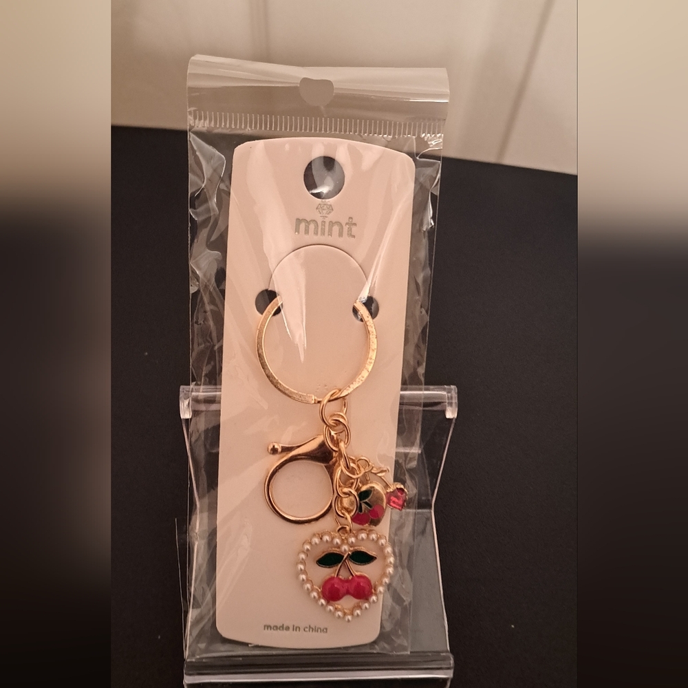 Mint Gold and Black Heart Charm Key Holder NWT